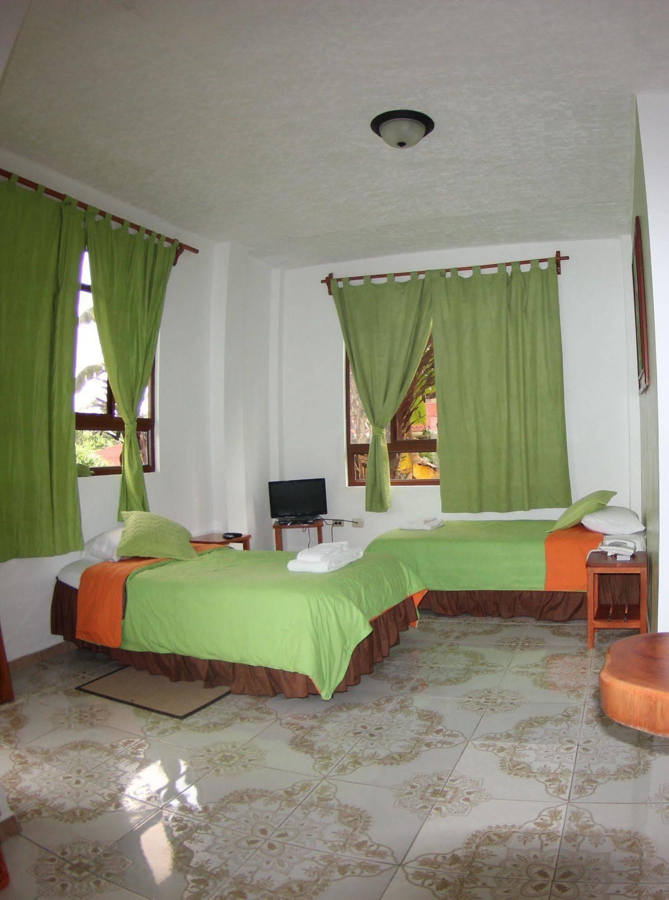 Twin Hotel Galápagos by Rotamundos Puerto Ayora  Esterno foto