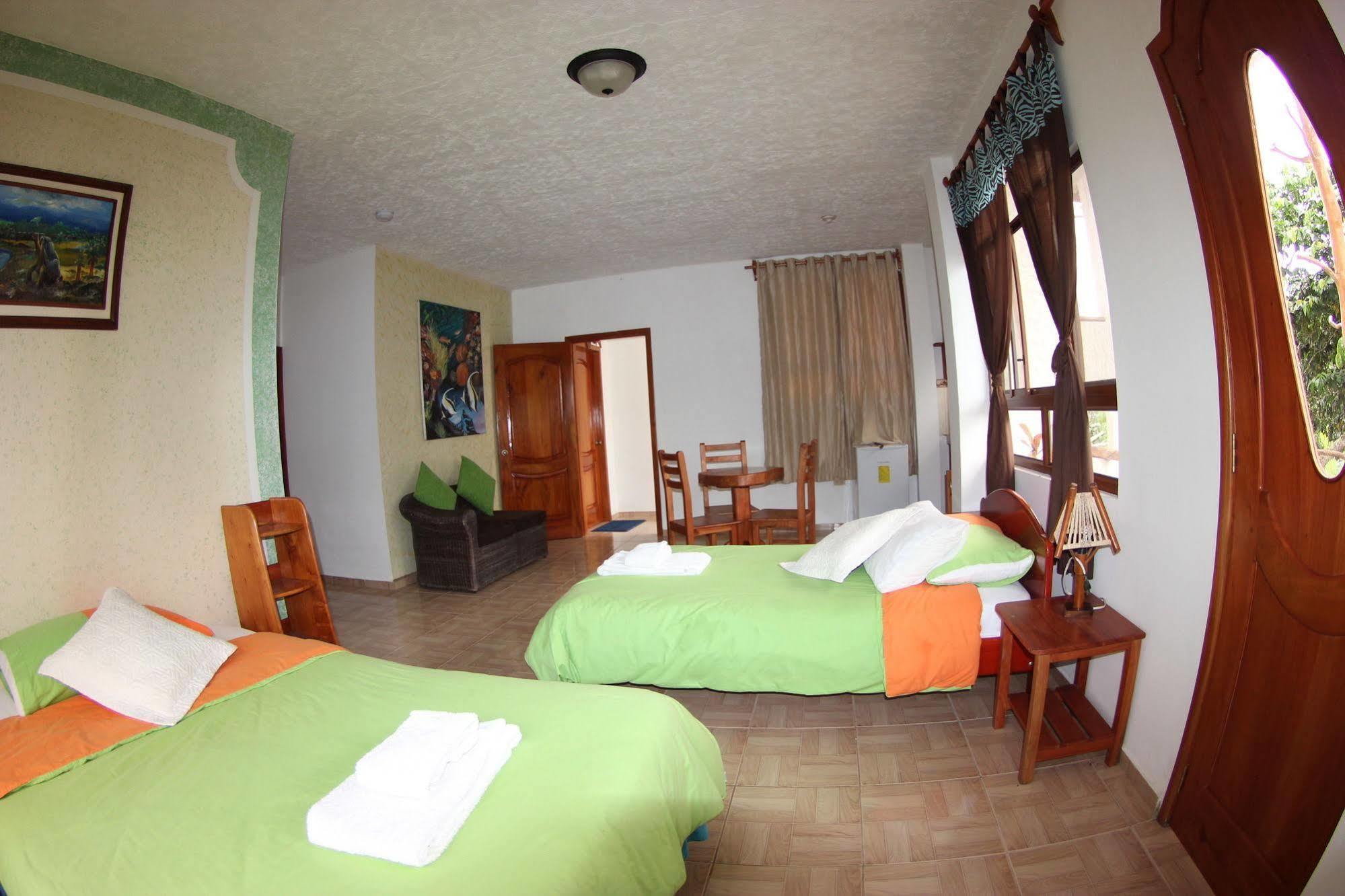 Twin Hotel Galápagos by Rotamundos Puerto Ayora  Esterno foto